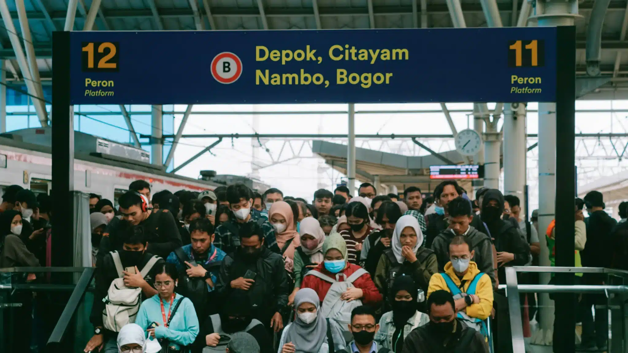 Jebakan kelas menengah: Mengapa Menjadi Kelas Menengah Terasa Seperti Berjalan di Atas Tipisnya Es?